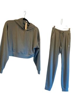 NWOT Alo Yoga Muse Set Joggers/Hoodie LIGHT BLUE Size: XS Hoodie & XXS Jogger